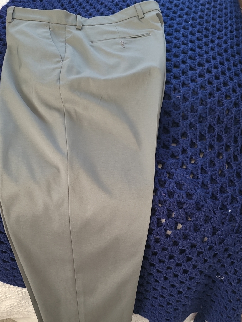 Perry Ellis Men's Dress Pants in Light Gray